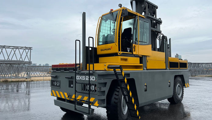 Bild: Baumann Baumann liefert Seitenstapler an Liebherr
